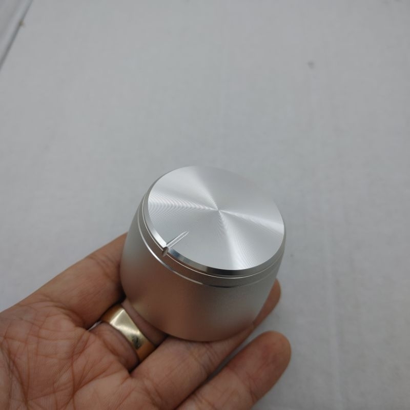 Núm volume nhôm Japan