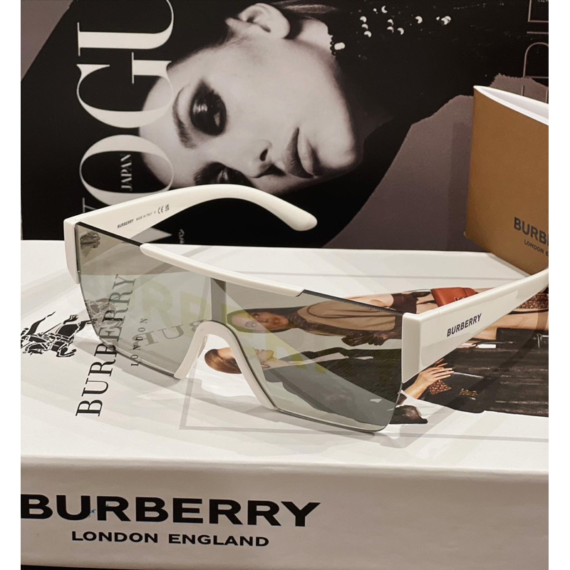 Kính Mát BURBERRY