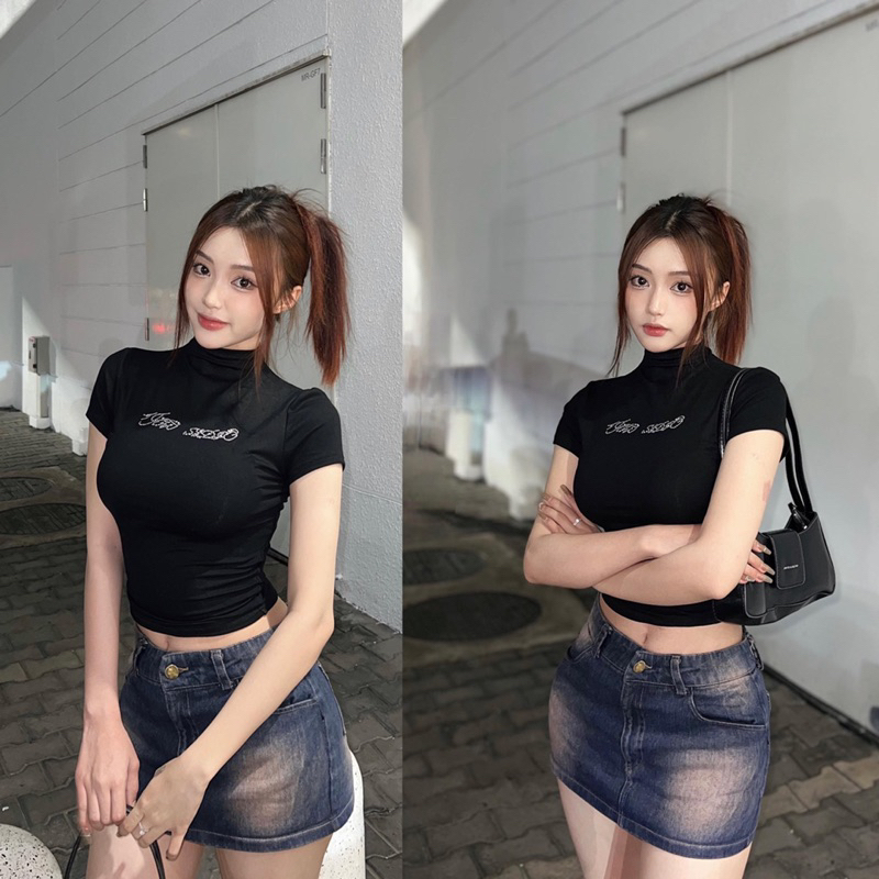 Áo baby tee form ôm cổ lọ chữ kim tuyến nổi