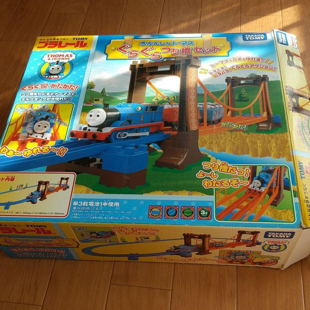 Đồ chơi tàu hỏa đường ray trẻ em Takara Tomy Thomas & Friends Wobble Bridge Set dùng pin