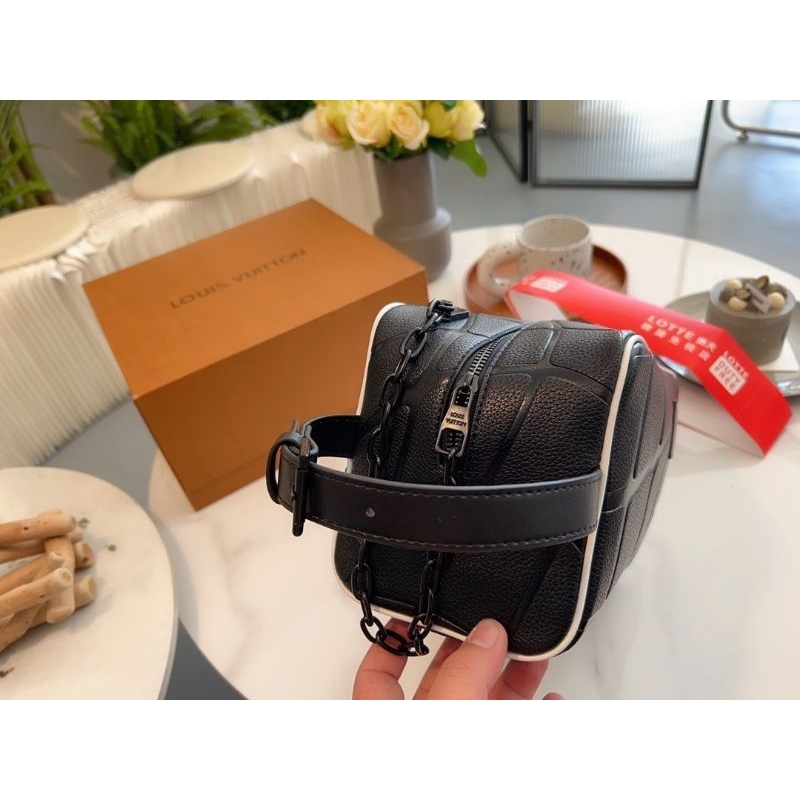 Túi xách nam LV NBA DOPP hàng super phom đẹp họa tiết mới nhất fullbox nam châm