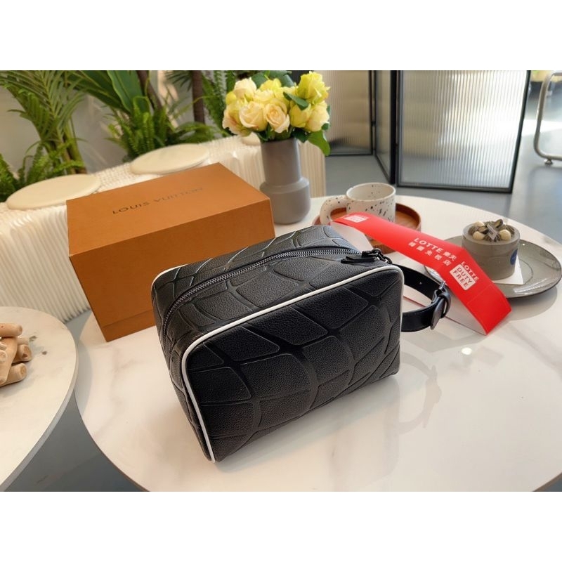 Túi xách nam LV NBA DOPP hàng super phom đẹp họa tiết mới nhất fullbox nam châm