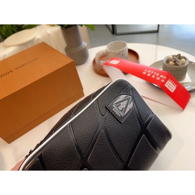 Túi xách nam LV NBA DOPP hàng super phom đẹp họa tiết mới nhất fullbox nam châm