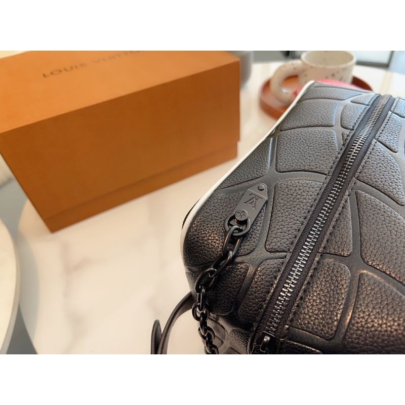 Túi xách nam LV NBA DOPP hàng super phom đẹp họa tiết mới nhất fullbox nam châm