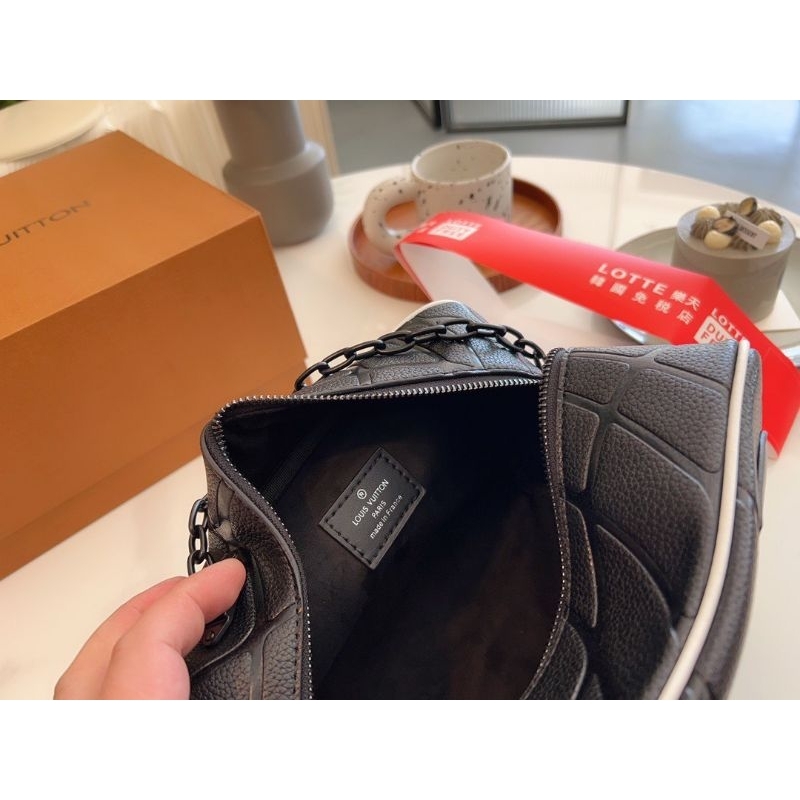 Túi xách nam LV NBA DOPP hàng super phom đẹp họa tiết mới nhất fullbox nam châm