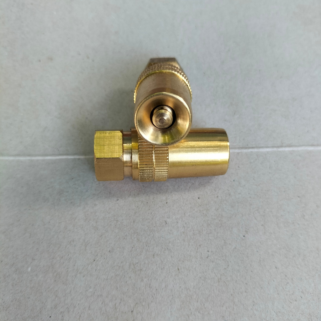 Bép xịt rửa xe, tưới cây có điều chỉnh tia nước ren trong 14mm