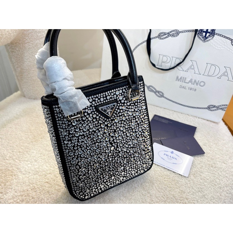 Túi Pra Small crystal-studded satin tote bag Bên trong lót vải logo fullbox W188-17