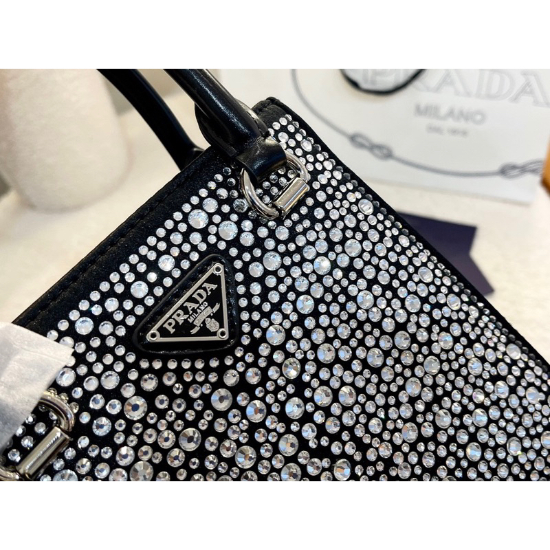Túi Pra Small crystal-studded satin tote bag Bên trong lót vải logo fullbox W188-17