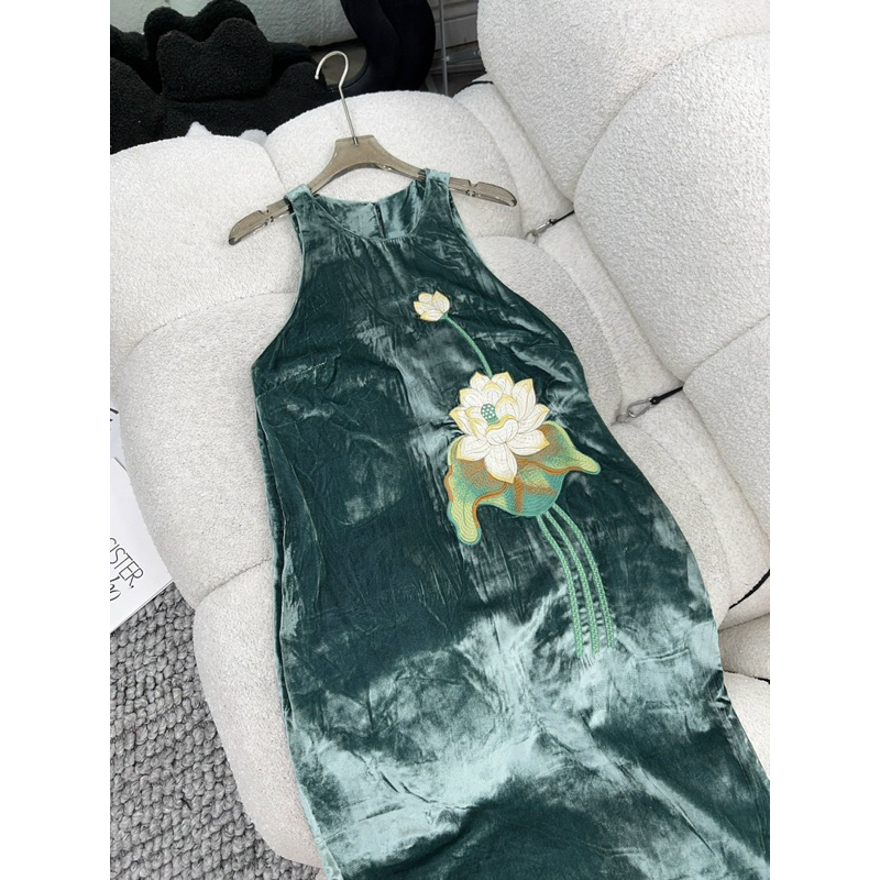 Váy nhung the thêu