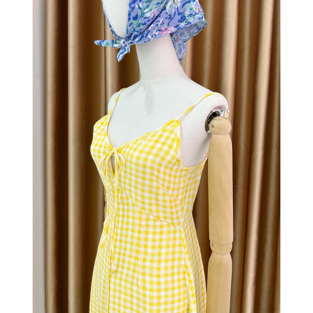 Đầm dây midi form xoè rã cách điệu thời trang thắt dây ngực thời trang GAGO hoạ tiết caro vàng GG4385