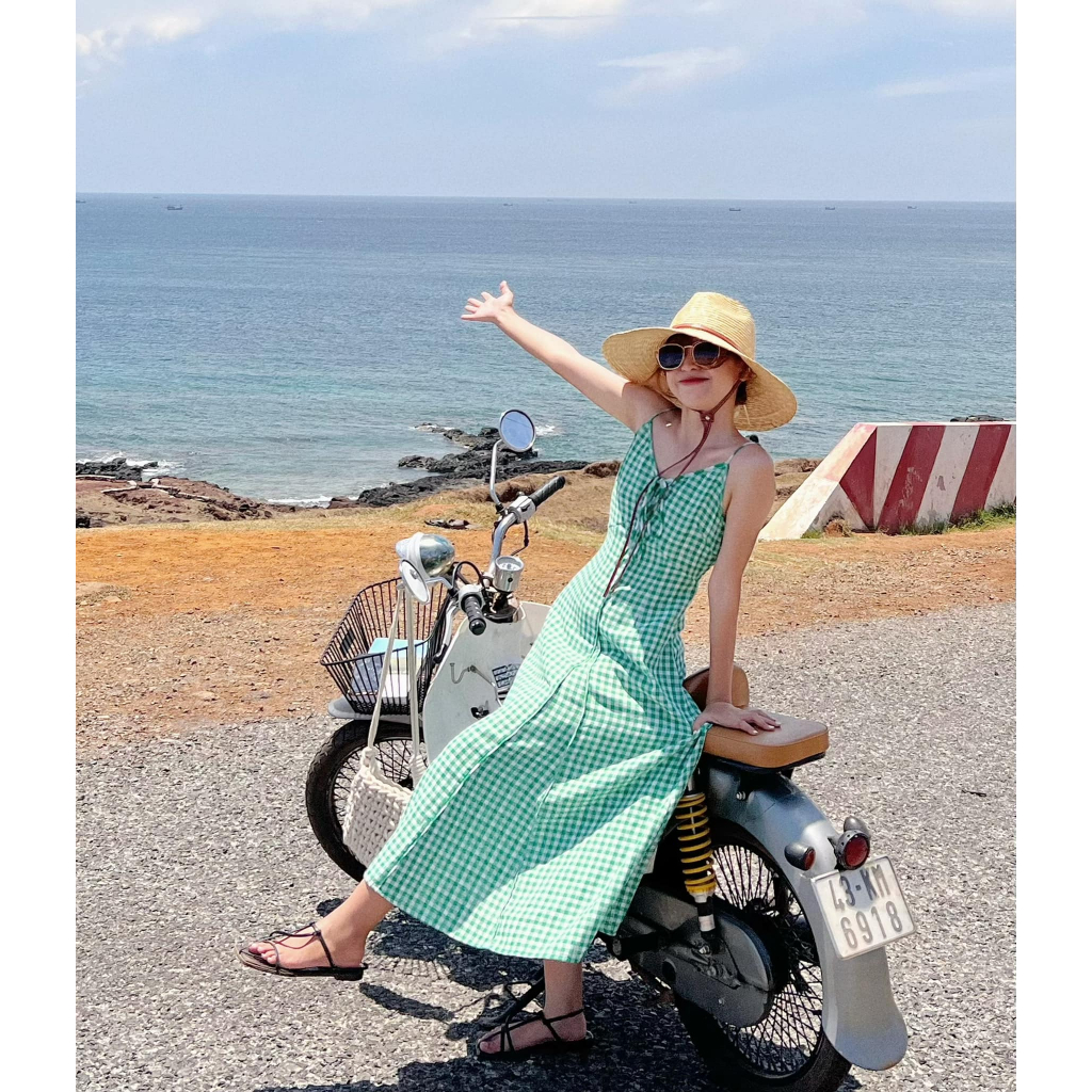 Đầm dây midi form xoè rã cách điệu thời trang thắt dây ngực thời trang GAGO hoạ tiết caro vàng GG4385