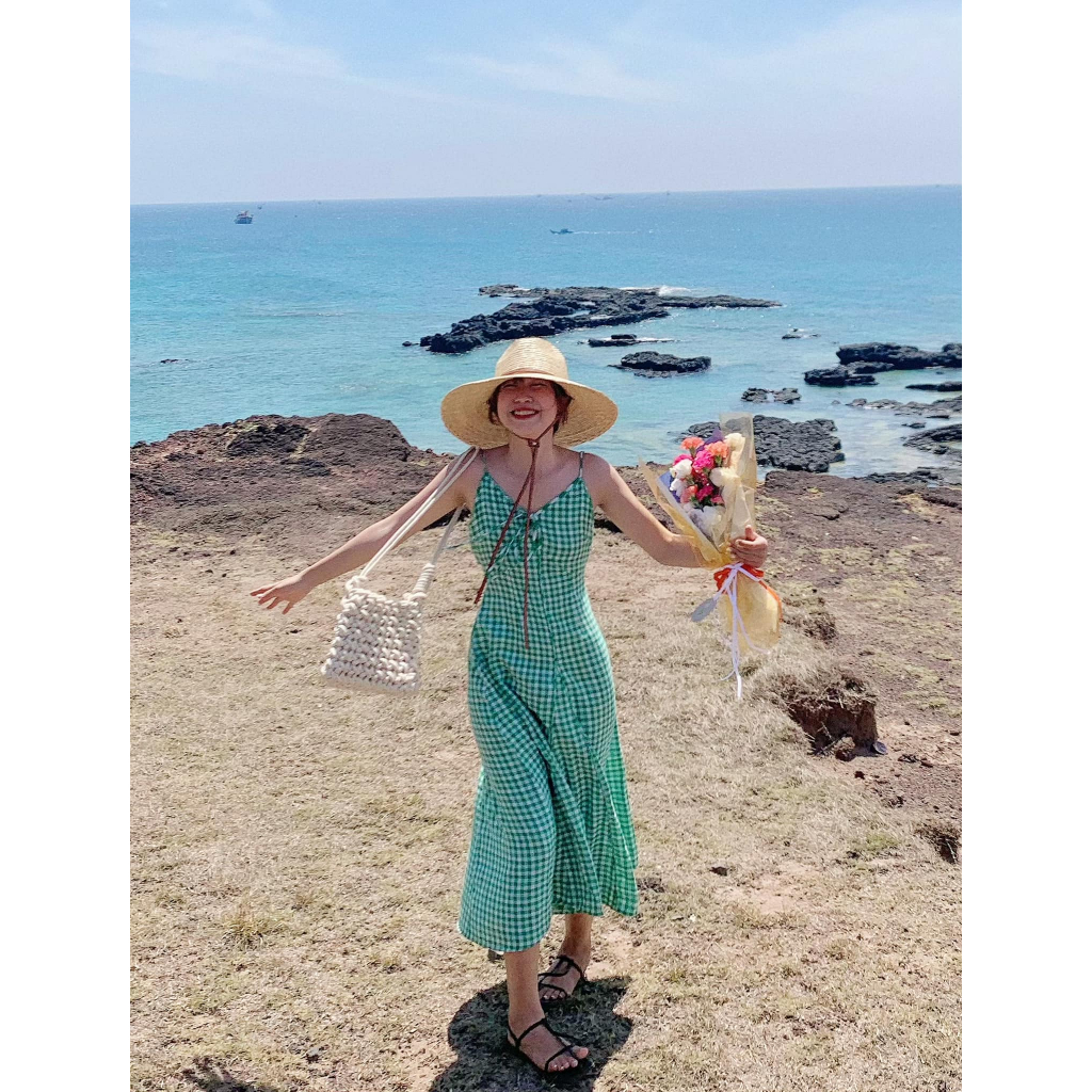 Đầm dây midi form xoè rã cách điệu thời trang thắt dây ngực thời trang GAGO hoạ tiết caro vàng GG4385