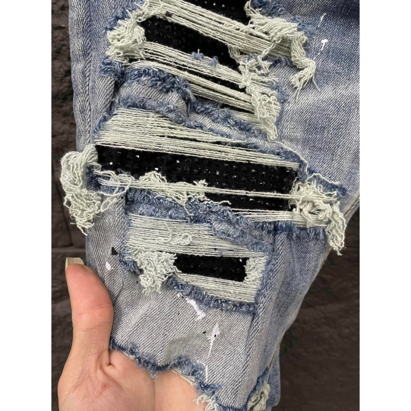 Quần bò Amiri cao cấp đính đá có sẵn !! Màu sắc trẻ trung rách nhẹ hàng Neww