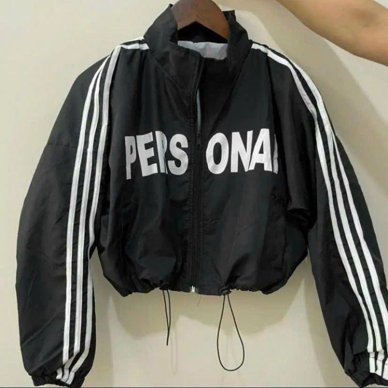 Áo khoác dù full ziper dáng ngắn kiểu croptop cổ cao chống nắng có dây rút eo in chữ nối tay cánh dơi thời trang cho nữ