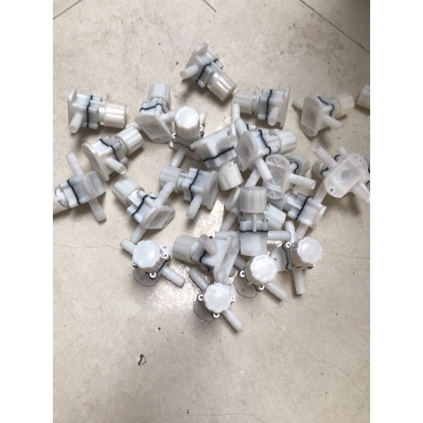 Van Khóa Nhựa Van Khóa Bếp Gas Có Lắp Dây Dẫn Khí Bioga Dây Phi 8 Và 10