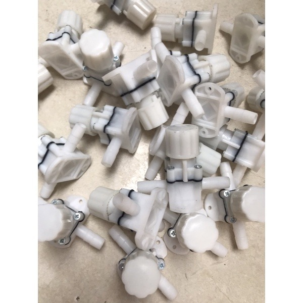 Van Khóa Nhựa Van Khóa Bếp Gas Có Lắp Dây Dẫn Khí Bioga Dây Phi 8 Và 10