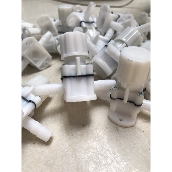 Van Khóa Nhựa Van Khóa Bếp Gas Có Lắp Dây Dẫn Khí Bioga Dây Phi 8 Và 10