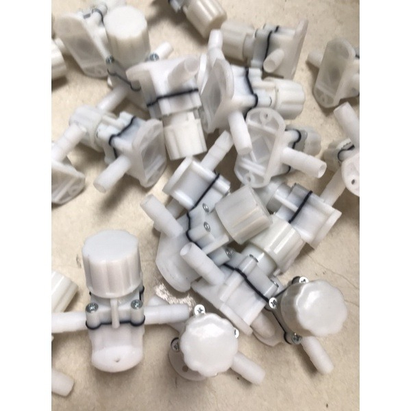 Van Khóa Nhựa Van Khóa Bếp Gas Có Lắp Dây Dẫn Khí Bioga Dây Phi 8 Và 10