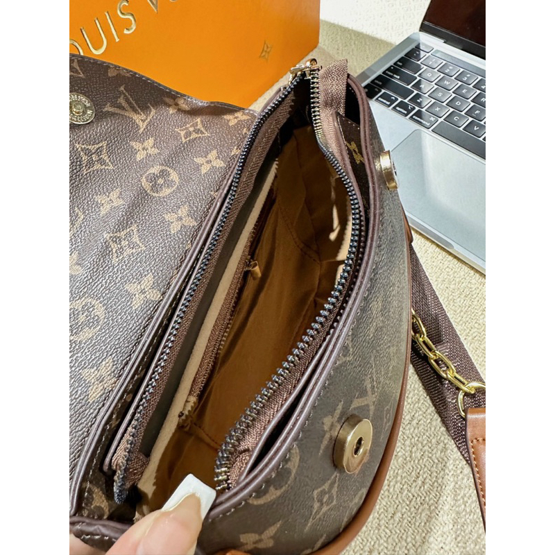 Túi Đeo Chéo Nữ Hình Dáng Bầu Yên Ngựa Túi Đeo Vai