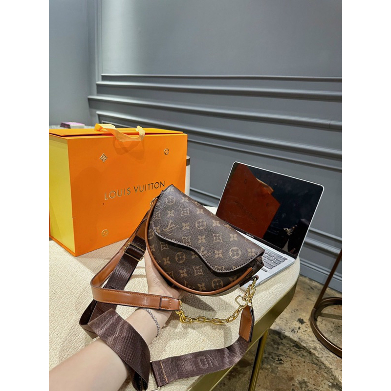 Túi Đeo Chéo Nữ Hình Dáng Bầu Yên Ngựa Túi Đeo Vai