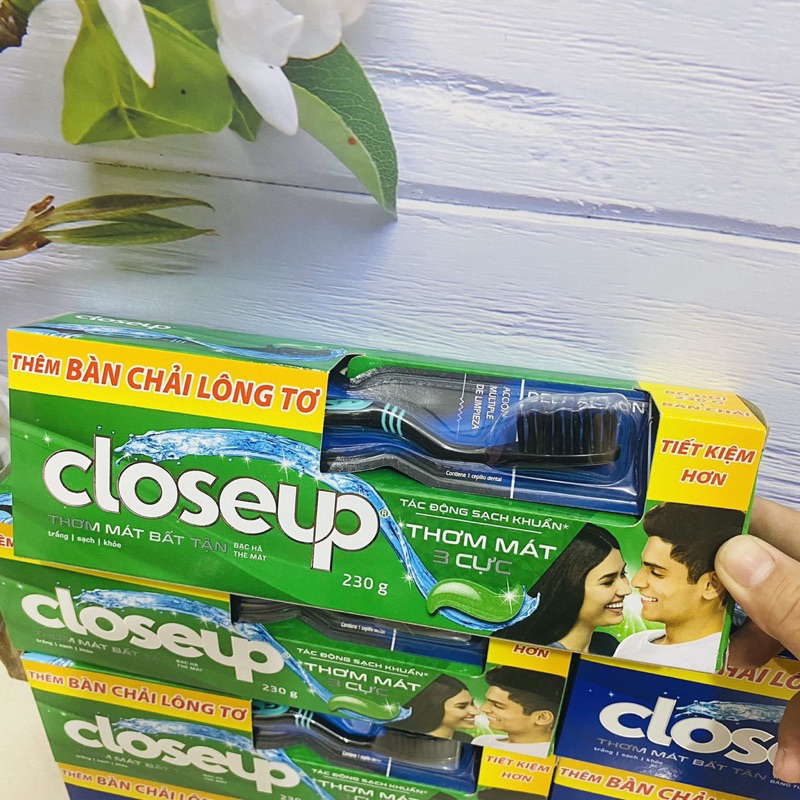 Kem đánh răng CloseUp Pha Lê Tuyết