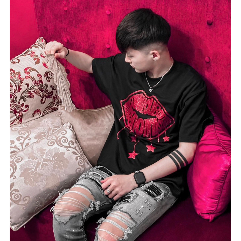 Áo Thun Nam Nữ Louboutin Họa Tiết Đôi Môi Kim Tuyến Cao Cấp, Áo Phông Môi Kim Tuyến Chất Cotton Cao Cấp LadyStore 2023