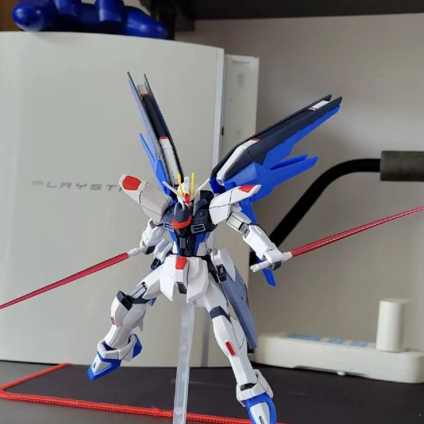 Gundam mô hình tự do tấn công vàng dị giáo tấn công chiến binh