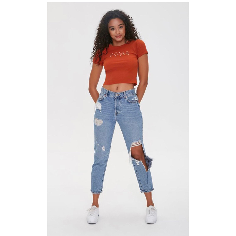 Croptop thun gân chữ thêu 3cai A165