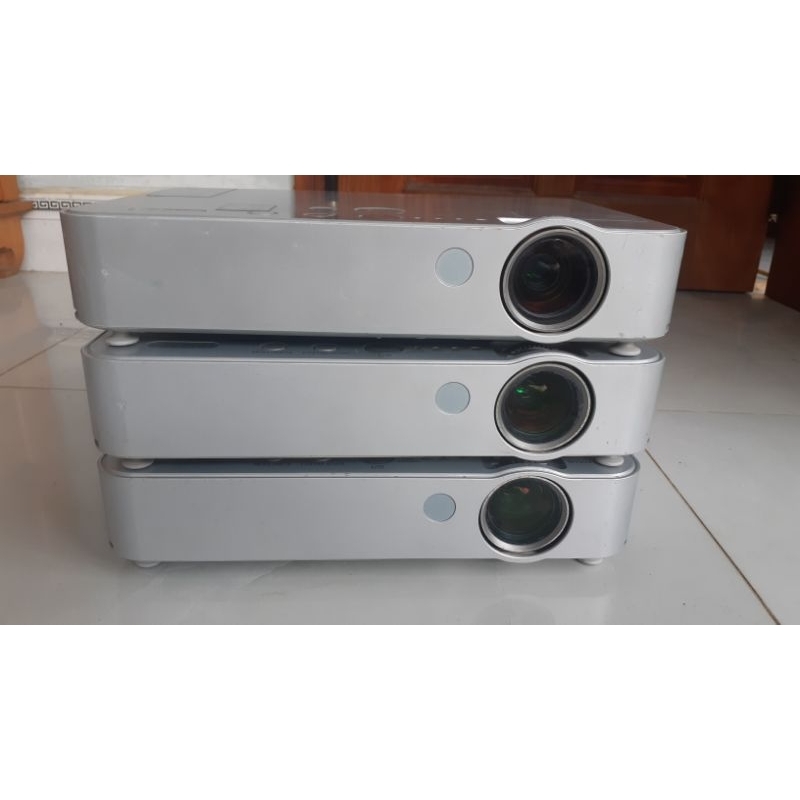 Máy chiếu Panasonic PT-LB51