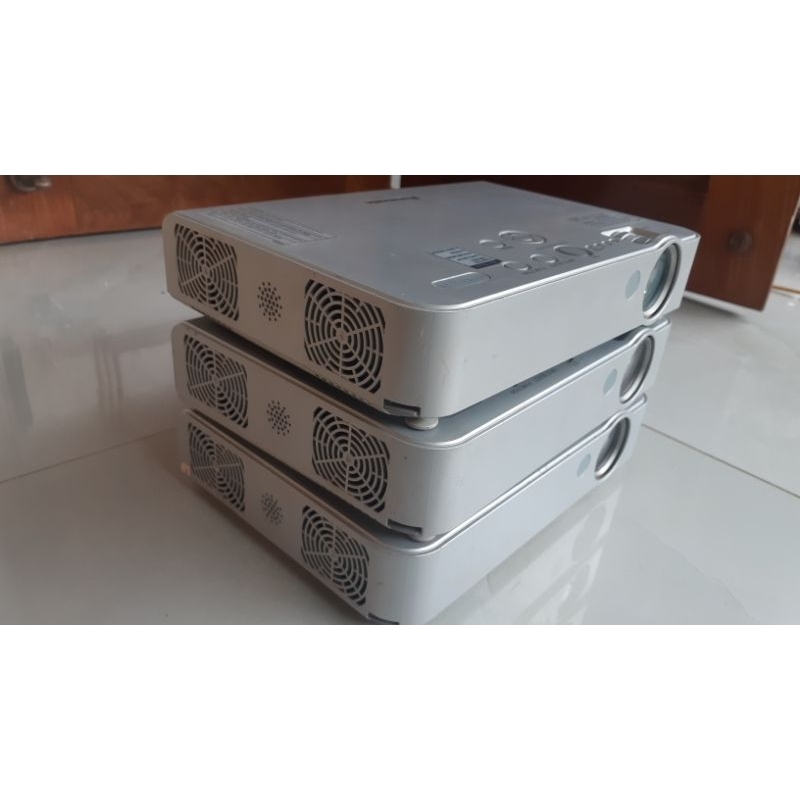 Máy chiếu Panasonic PT-LB51