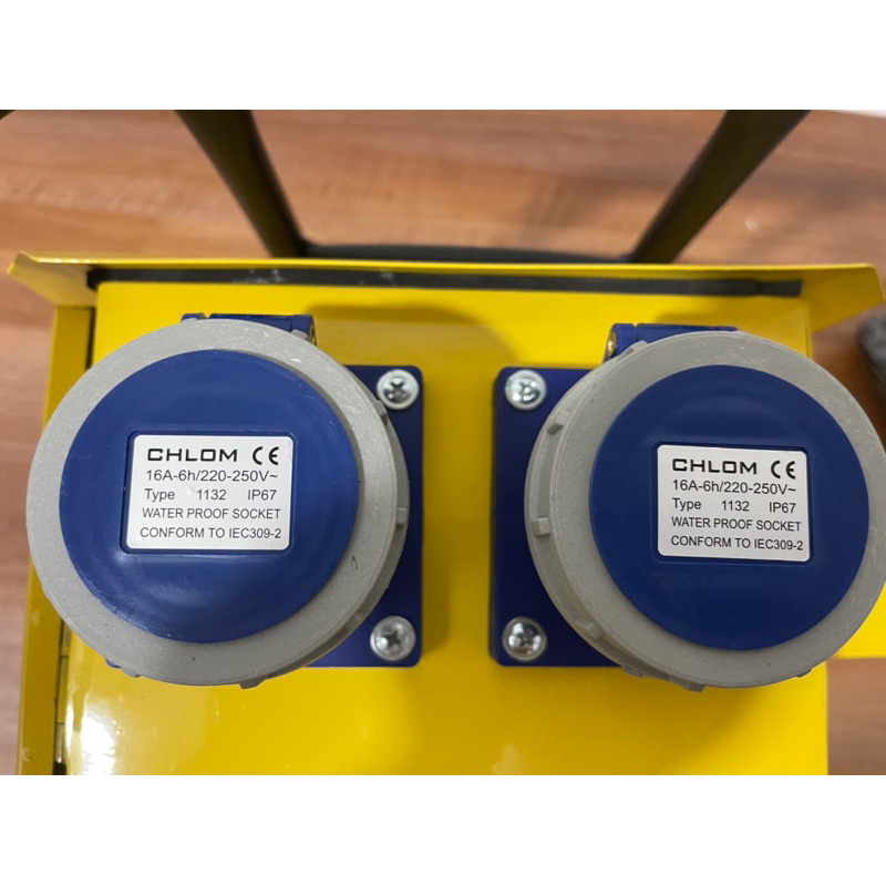 Hộp nguồn thi công 1 pha sắt chống nước 4x16a ip67