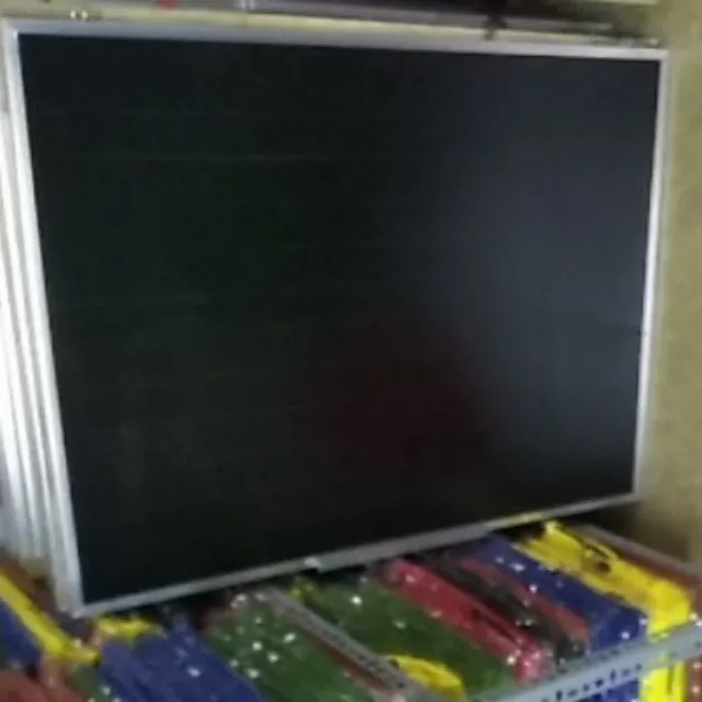 Bảng đen 50x70 viết phấn viền nhôm - có kẻ sọc ngang 5cm