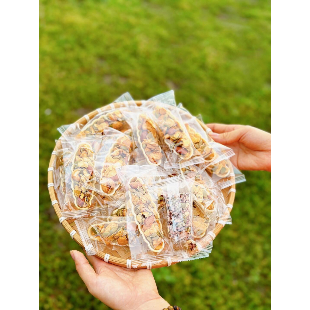Bánh thuyền siêu hạt, giòn tan, thơm ngon, ít ngọt.  Ăn vặt, ăn kiêng, ăn healthy đều dùng được