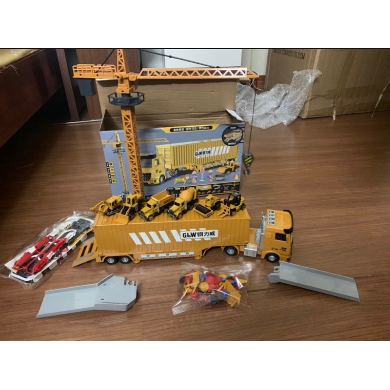 Đồ chơi ô tô container biến hình kèm nhiều xe ô tô xây dựng, cứu hỏa kích thước 43x11x8cm phát nhạc ánh sáng