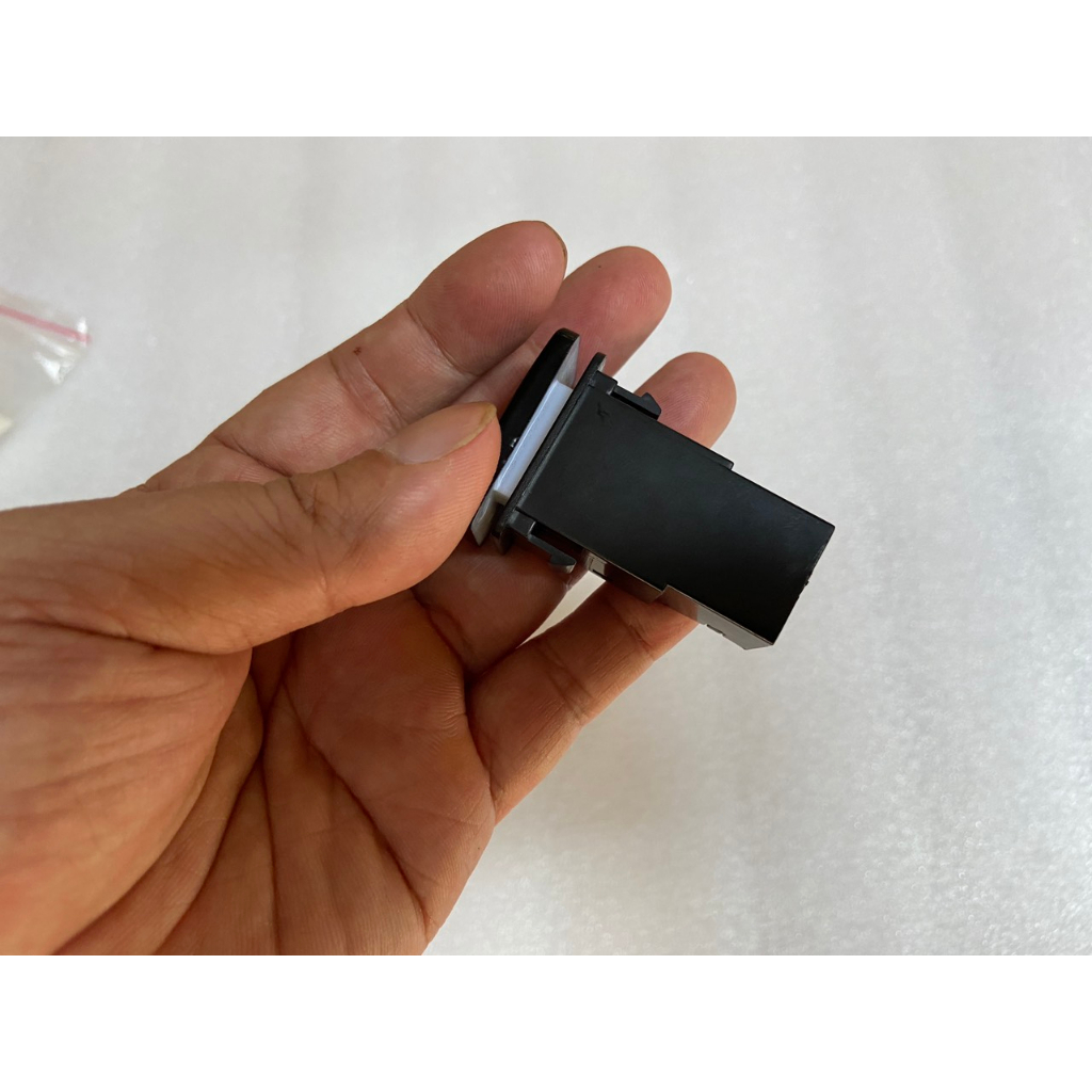 Công tắc đèn gầm, công tắc đèn sương mù xe Mitsubishi và Toyota