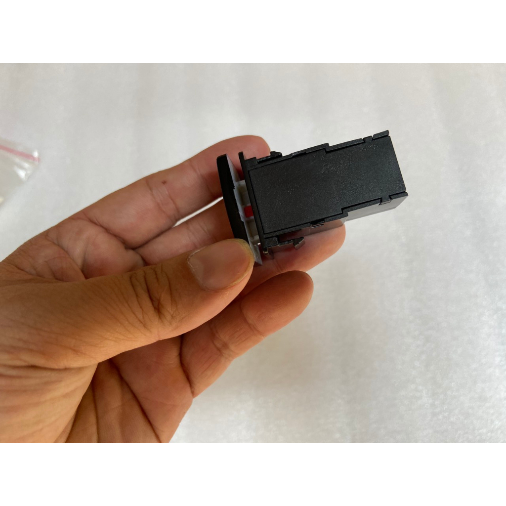 Công tắc đèn gầm, công tắc đèn sương mù xe Mitsubishi và Toyota