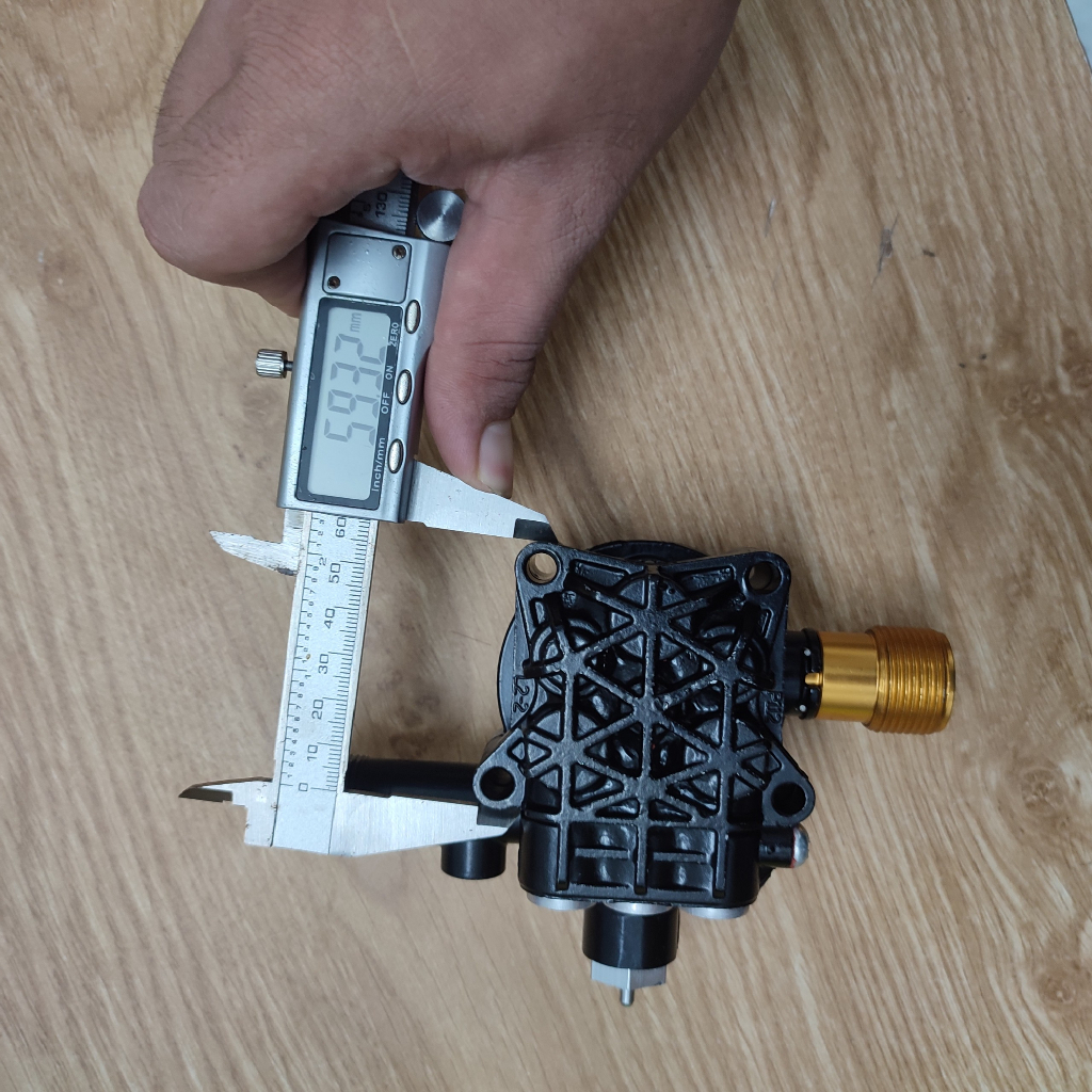 Đầu bơm của máy xịt rửa xe DCA AQW5.57