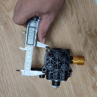 Đầu bơm của máy xịt rửa xe DCA AQW5.57