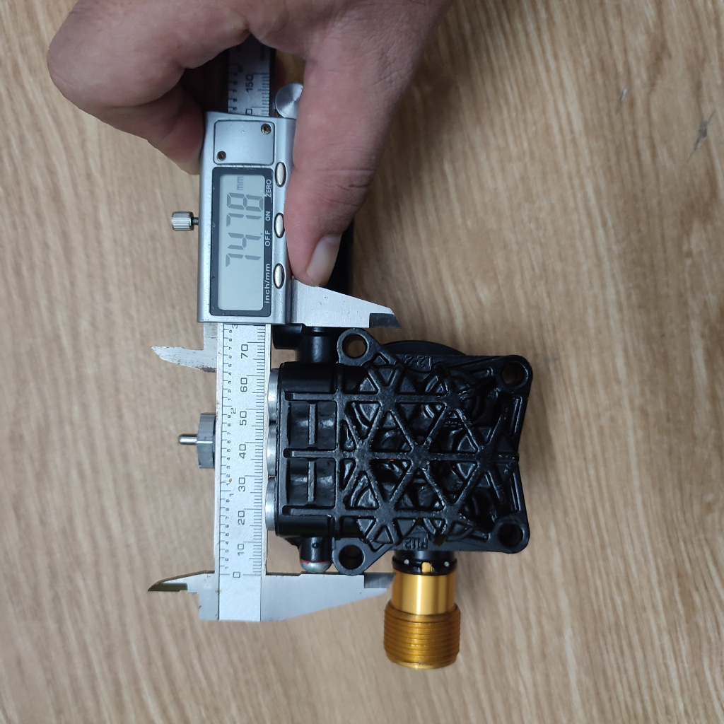 Đầu bơm của máy xịt rửa xe DCA AQW5.57