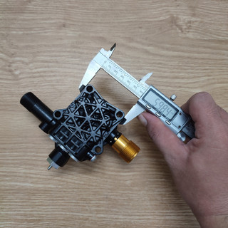 Đầu bơm của máy xịt rửa xe DCA AQW5.57