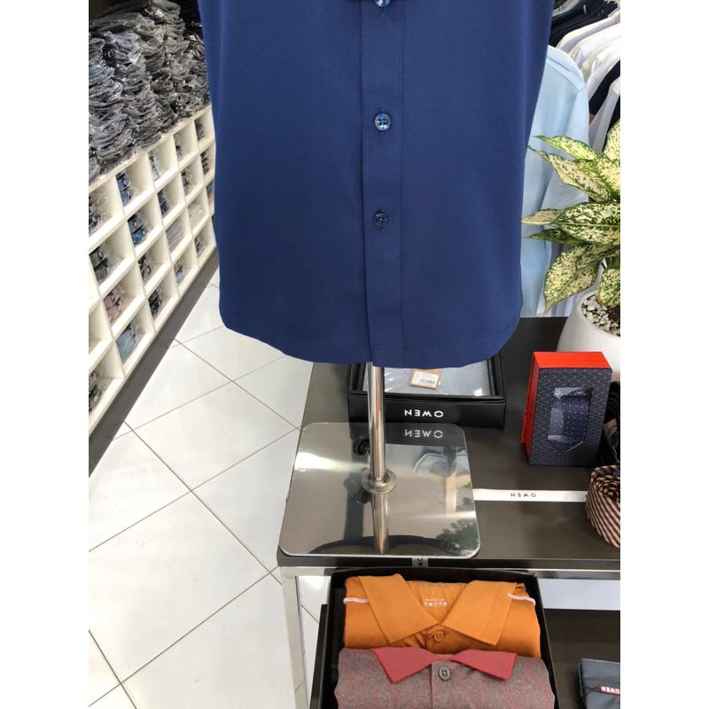 Áo sơ mi owen ngắn tay màu navy sáng body fit vạt ngang vải nano AB230020NT