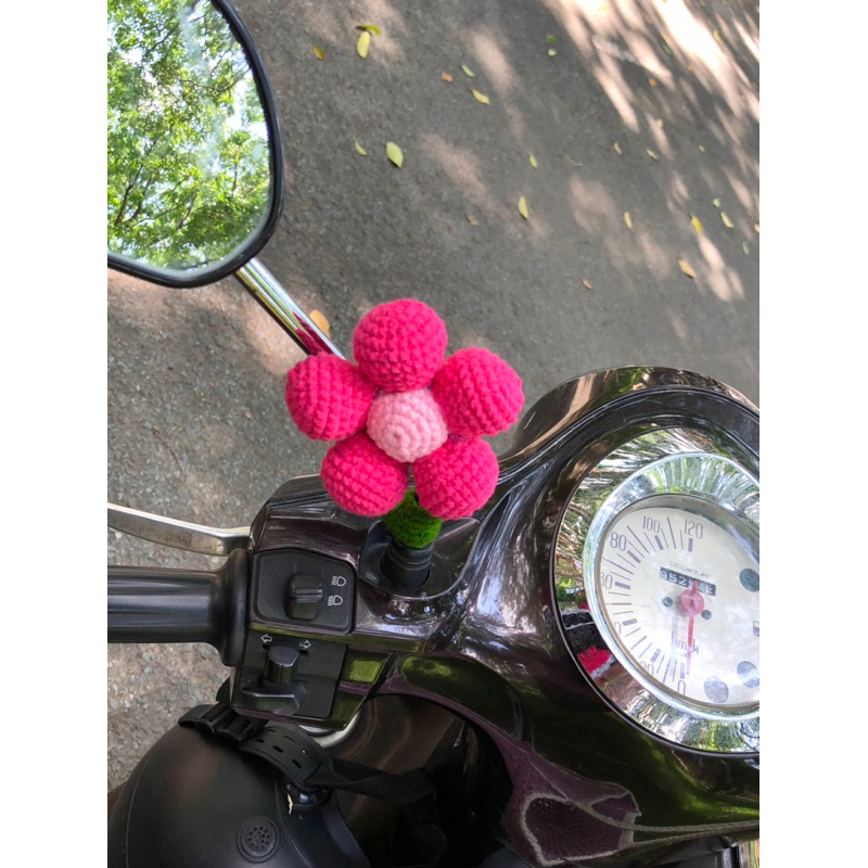 Bông hoa len gắn xe