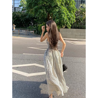 Váy Midi Kẻ Sọc Trắng Đen