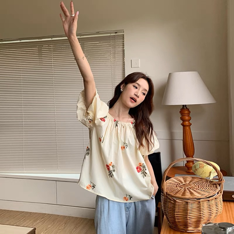 Áo trễ vai hoa thêu xinh xắn dành cho mùa hè