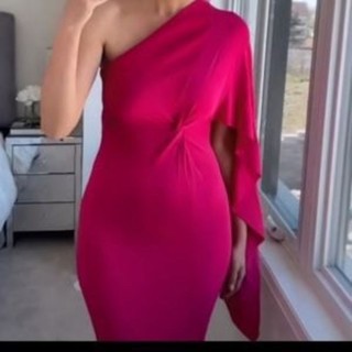 Đầm Zara Lệch Vai, Một Bên Tay Màu Hồng