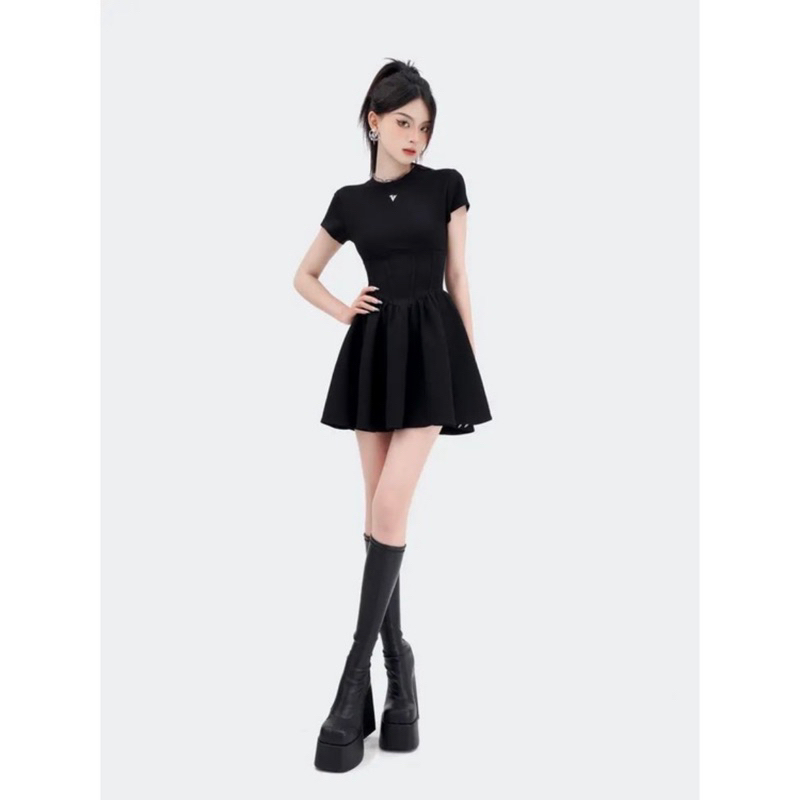 Đầm body dáng xoè