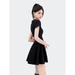 Đầm body dáng xoè