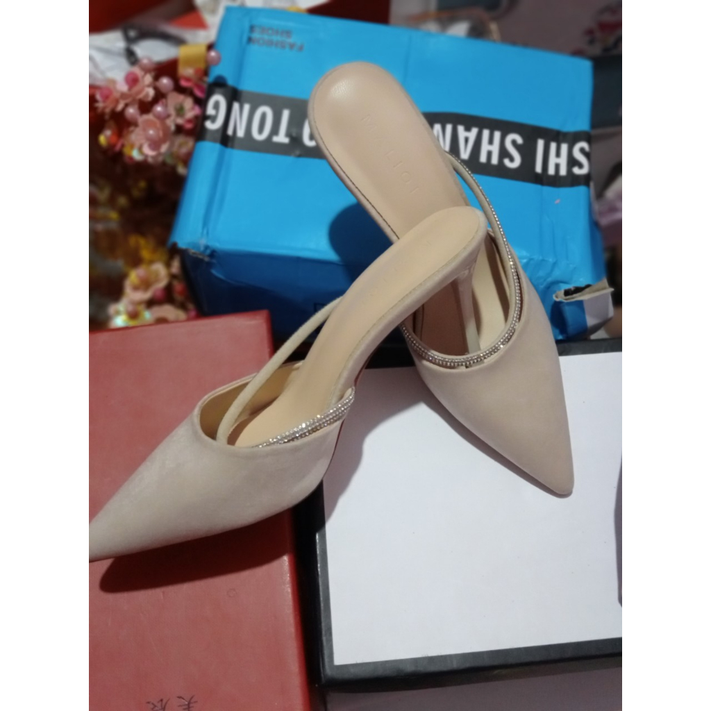 Sục mũi nhọn chốt trên live