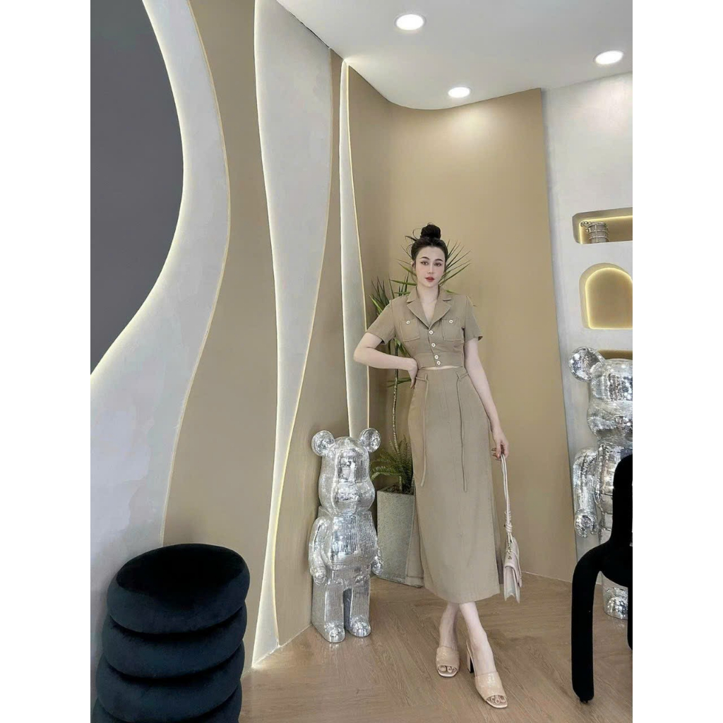 SÉT BỘ ÁO CỔ VEST CHÂN VÁY DÀI KÈM DÂY SIÊU SANG CHẢNH ĐẸP TỪNG CENTIMET