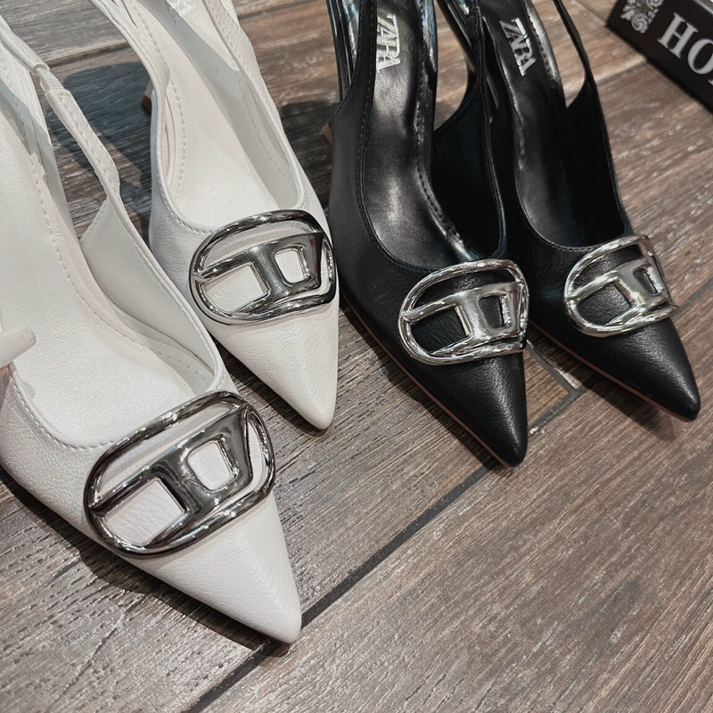 Gót D Siêu hot cập bến